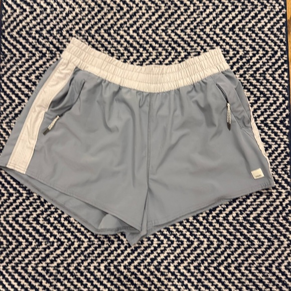 Vuori Women's Shorts Large - Picture 1 of 3